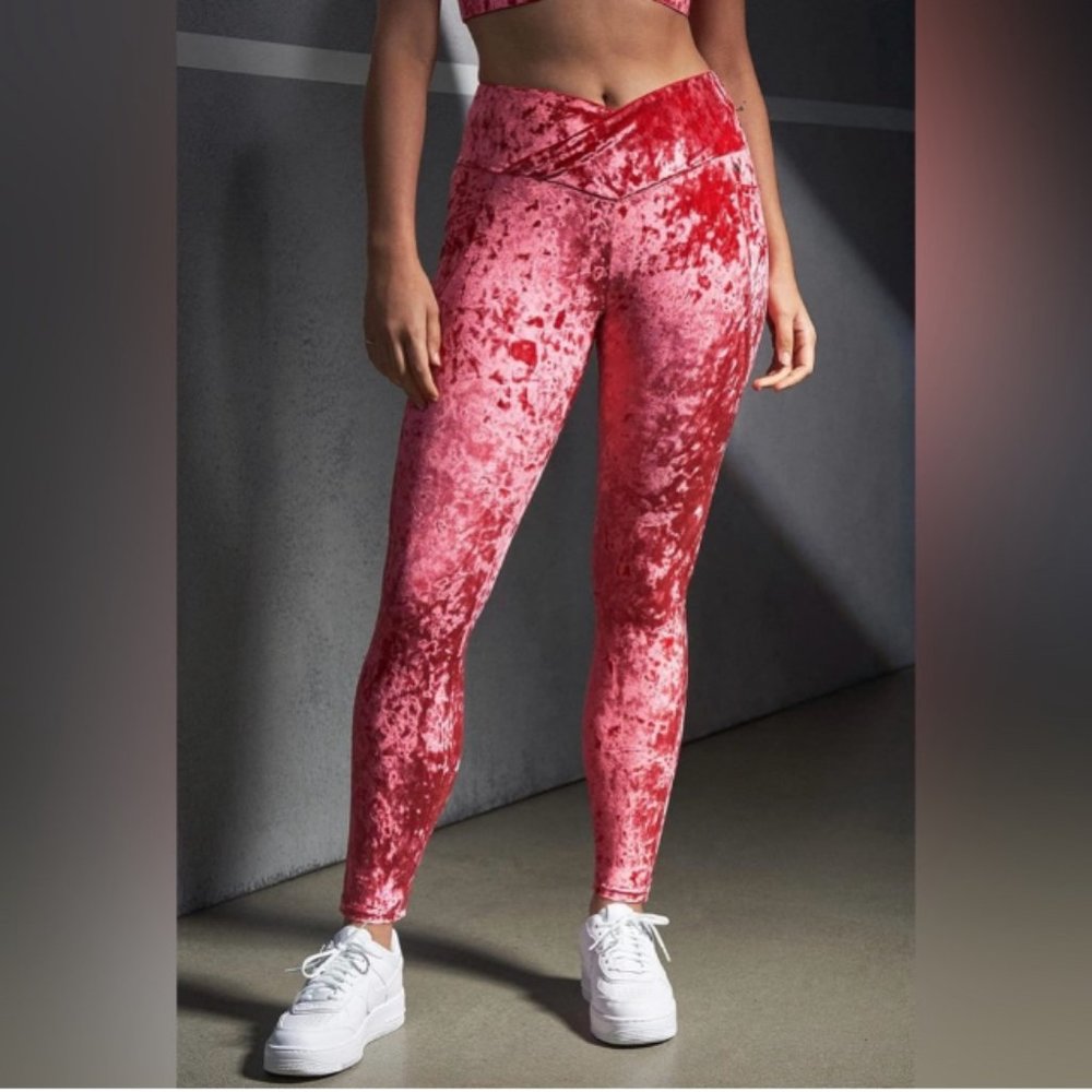NWT Fabletics High-Waisted Crushed Velour Crossover Legging, Strawberry Red, SM.